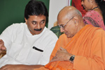With Swami Harshanandaji, President, Ramakrishna Math, Bengaluru.